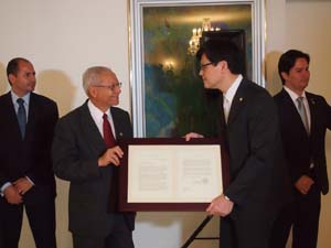entrega del mensaje del primer ministro abe