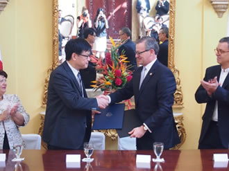 Firma del canje de notas
