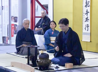 (Ceremonia del Té dirigida por el Maestro Matsuoka)