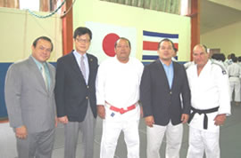 (Dudley López: Presidente de la Federación Costarricense de Judo, Embajador Shinohara, Rodrigo Cabalceta: Entrenador, Henry Núñez: Presidente del CON y Andrés Sancho: Entrenador)