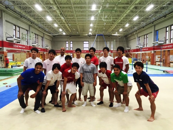 （コナミ体操クラブでの練習。タリク選手の横はロンドン五輪金メダリストの内村航平選手）