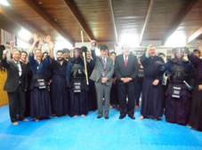 Embajador Shinohara, Viceministro Amador y los practicantes de kendo