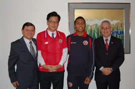 Jorge Hidalgo: Presidente a.i. de la Fedefútbol, Embajador Shinohara, Andy Reyes: Capitán de sub-16, Rafael Vargas: Secretario General de Fedefútbol