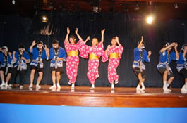 (Baile Awa Odori por los estudiantes de la UNA)