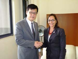 Embajador Shinohara con la ministra de deportes