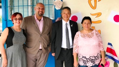 (Profesora Montoya, Director Hernández, Sr. Kawamoto y Sra. Villalobos)