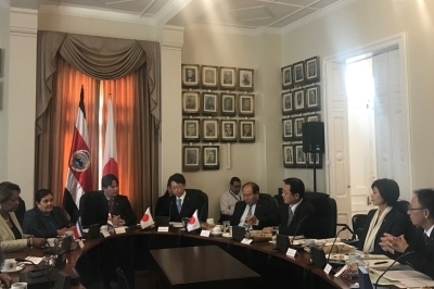 (コスタリカ日友好議連との会談)