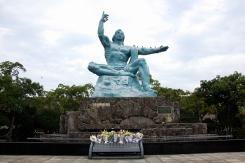 平和のシンボル長崎平和祈念像
