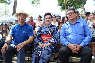 Embajador Ito, su esposa y Alcalde Calvo