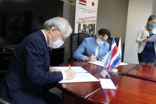 Firma de contrato de Hospital de Liberia