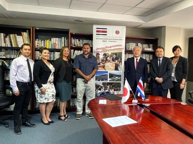 Gobierno Japonés realiza donación al Centro de Educación Especial de Grecia