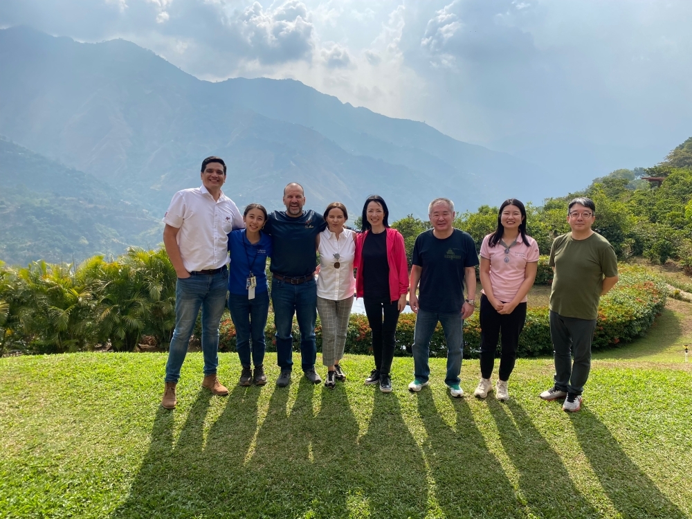 Visita del Embajador y su esposa a la Hacienda cafetalera La Minita