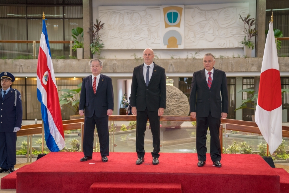 Entrega de Cartas Credenciales del Embajador ARIYOSHI  al señor Primer Vicepresidente Brunner y señor Canciller André, enero de 2025