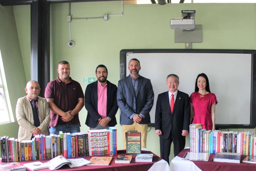 Embajada del Japón realiza la entrega de 106 libros donados en la Biblioteca Pública Municipal de Palmares