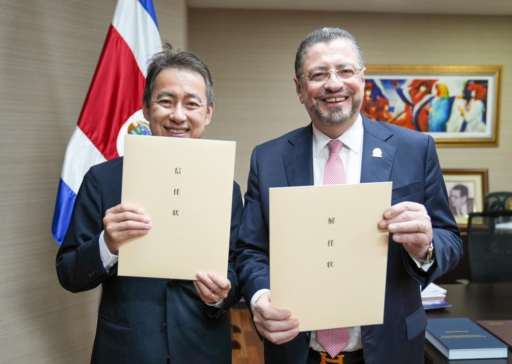 2026年1月 信任状捧呈式の様子。 石橋大使とチャベス大統領