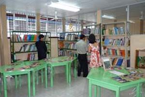 (写真)L.D.ティノコ小学校図書館