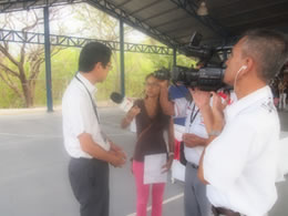 el consejero atiende a la prensa