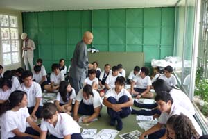 con los estudiantes del colegio la gran esperanza