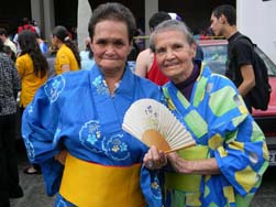 浴衣を着たコスタリカ人